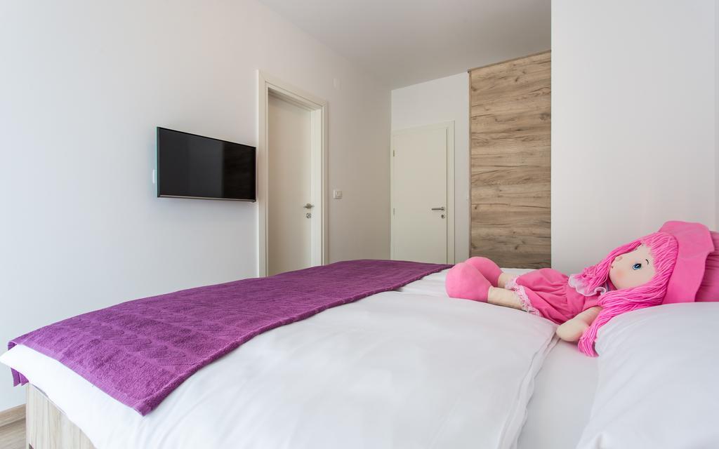 Apartments Viktorija Baška Exteriör bild