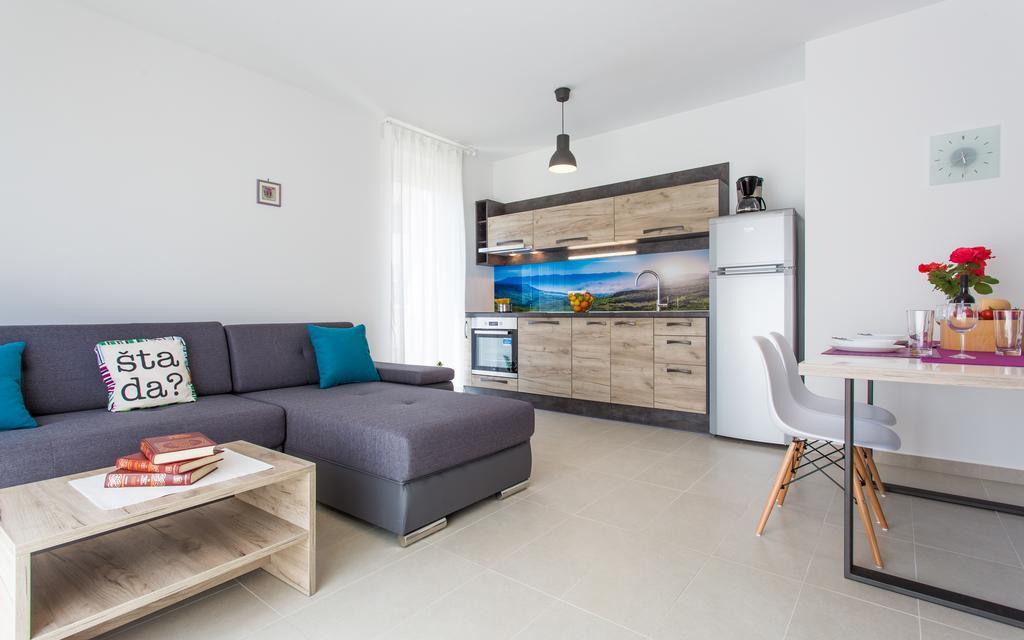 Apartments Viktorija Baška Exteriör bild