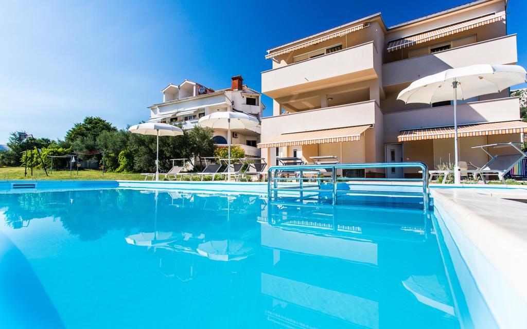 Apartments Viktorija Baška Exteriör bild